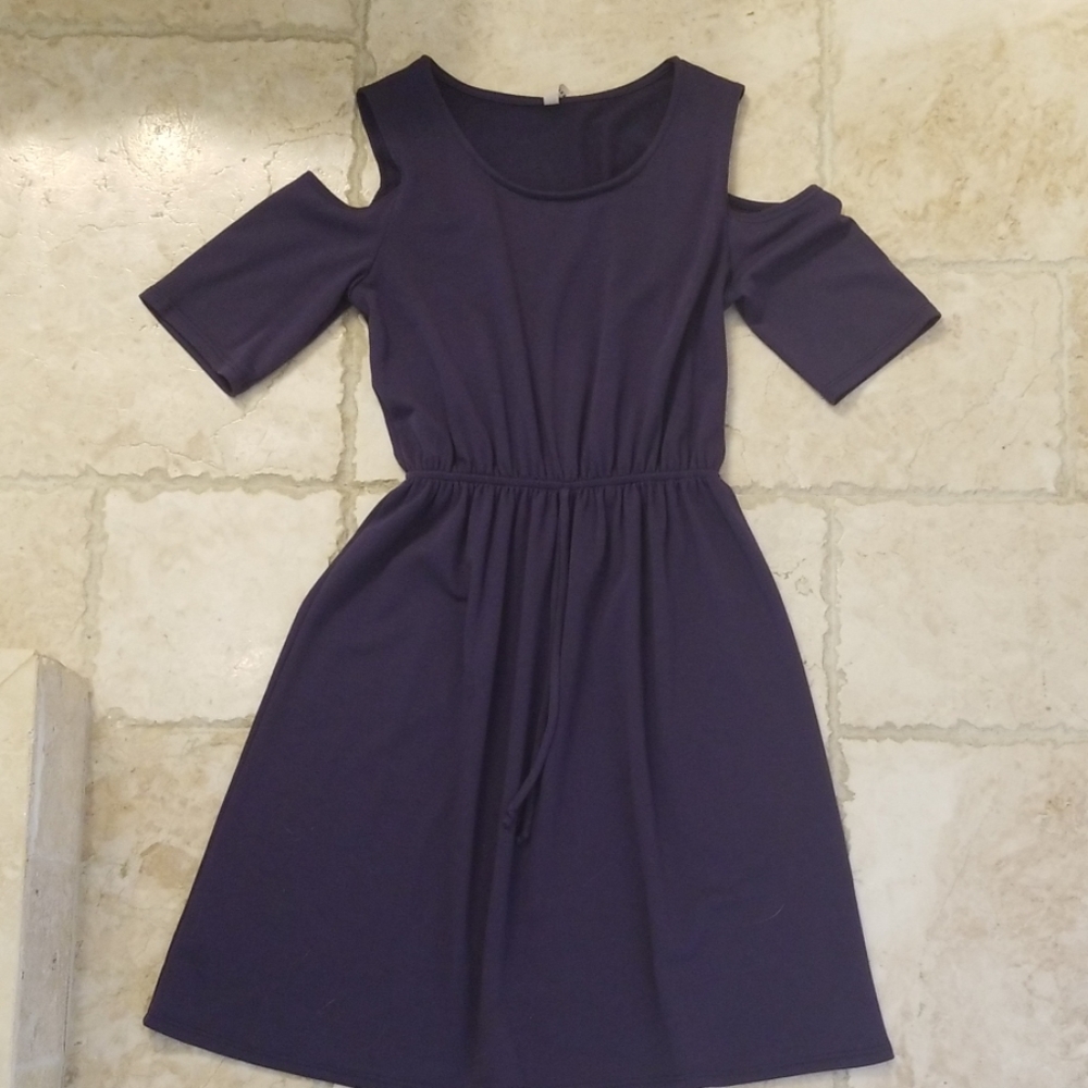 Gilli Cold Shoulder Dress Size Small